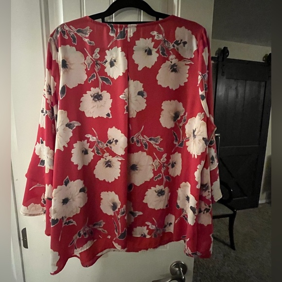 Skies Are Blue Poppy & Cream Floral Blouse, size 2X - Picture 2 of 6